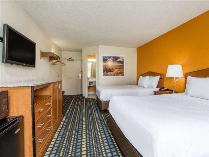 Days Inn By Wyndham Florence Cincinnati Area Dış mekan fotoğraf