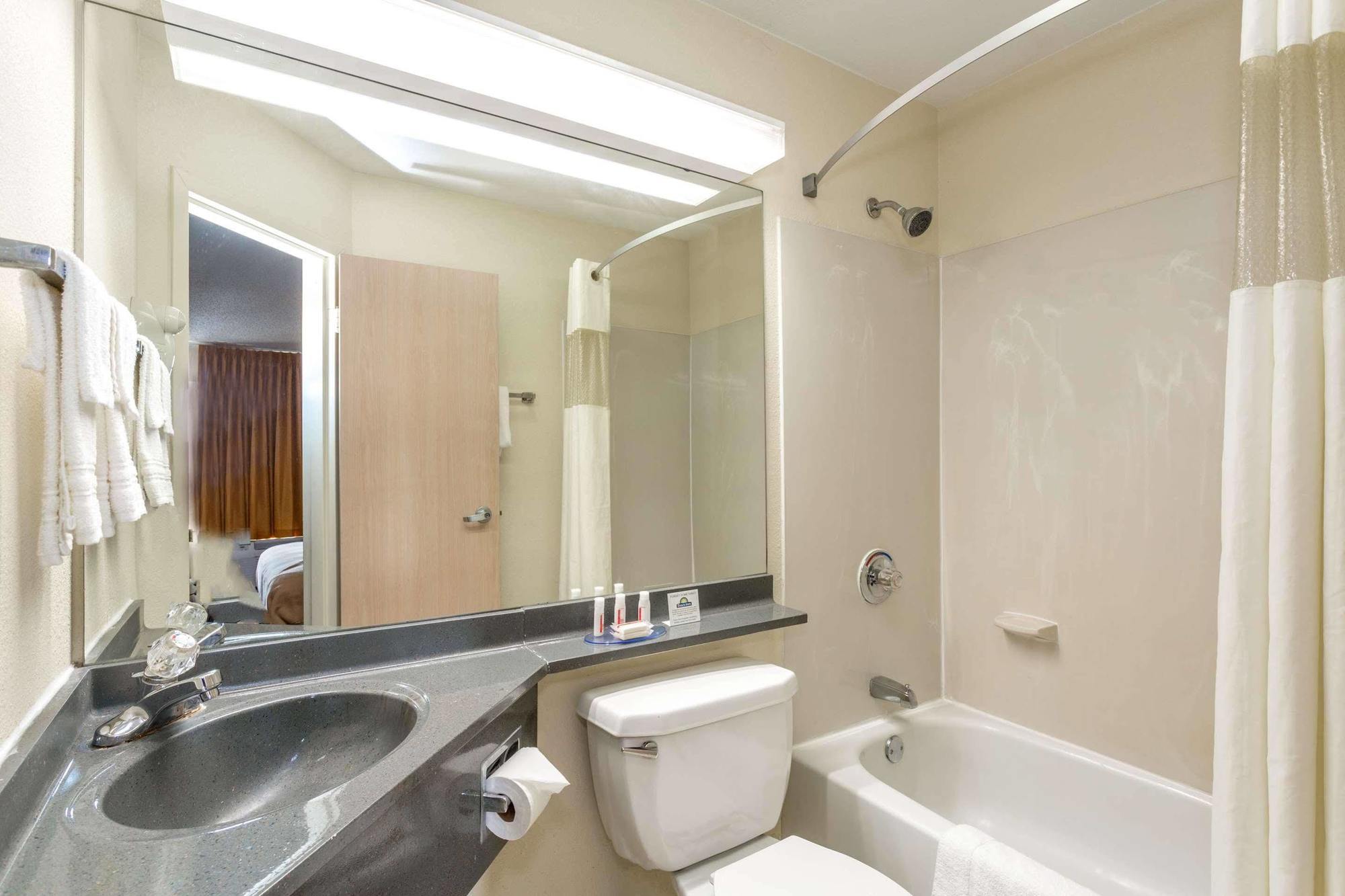 Days Inn By Wyndham Florence Cincinnati Area Dış mekan fotoğraf