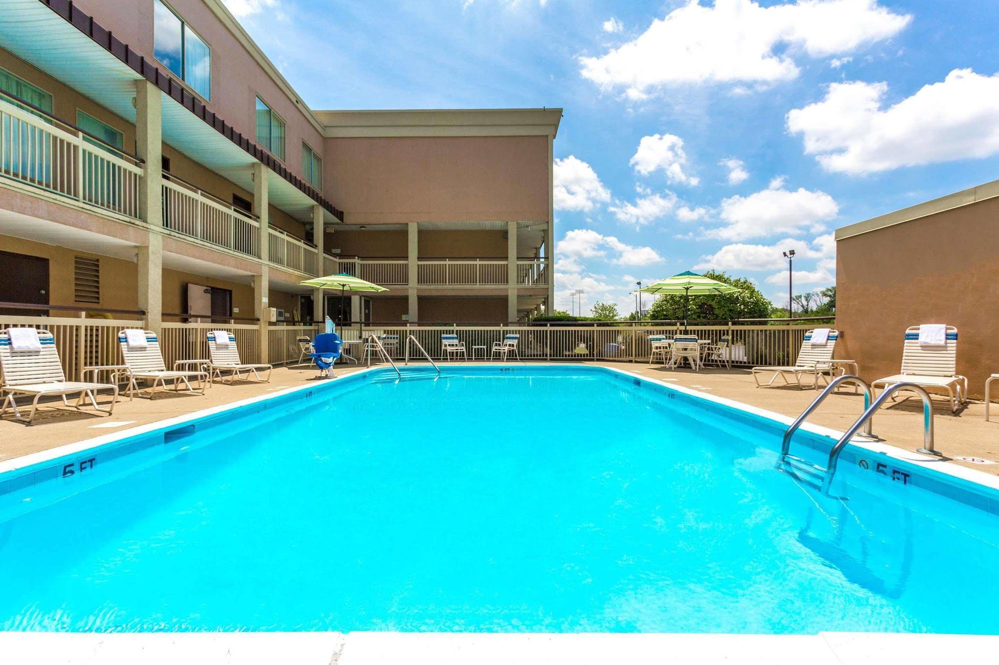 Days Inn By Wyndham Florence Cincinnati Area Dış mekan fotoğraf